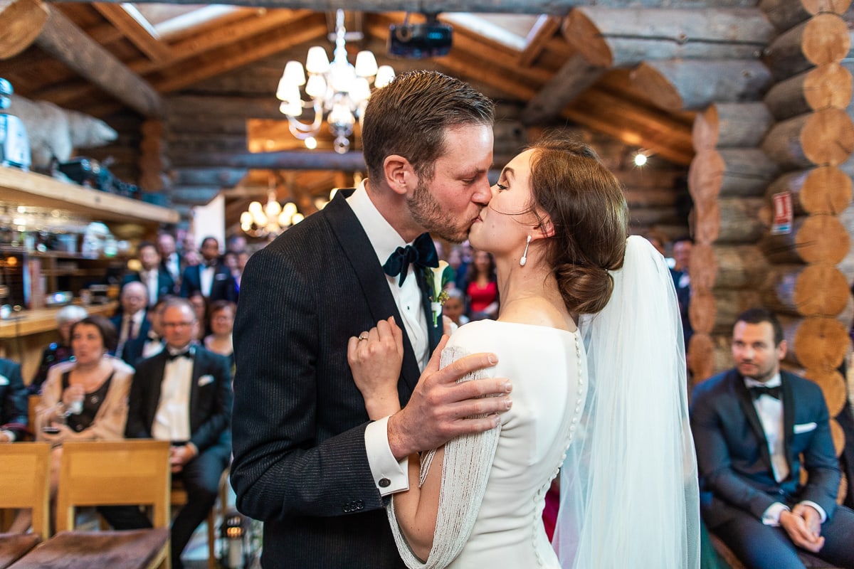 Mariage dans les Alpes à Chamonix à la Cabane des Praz par le photographe Sylvain Bouzat.