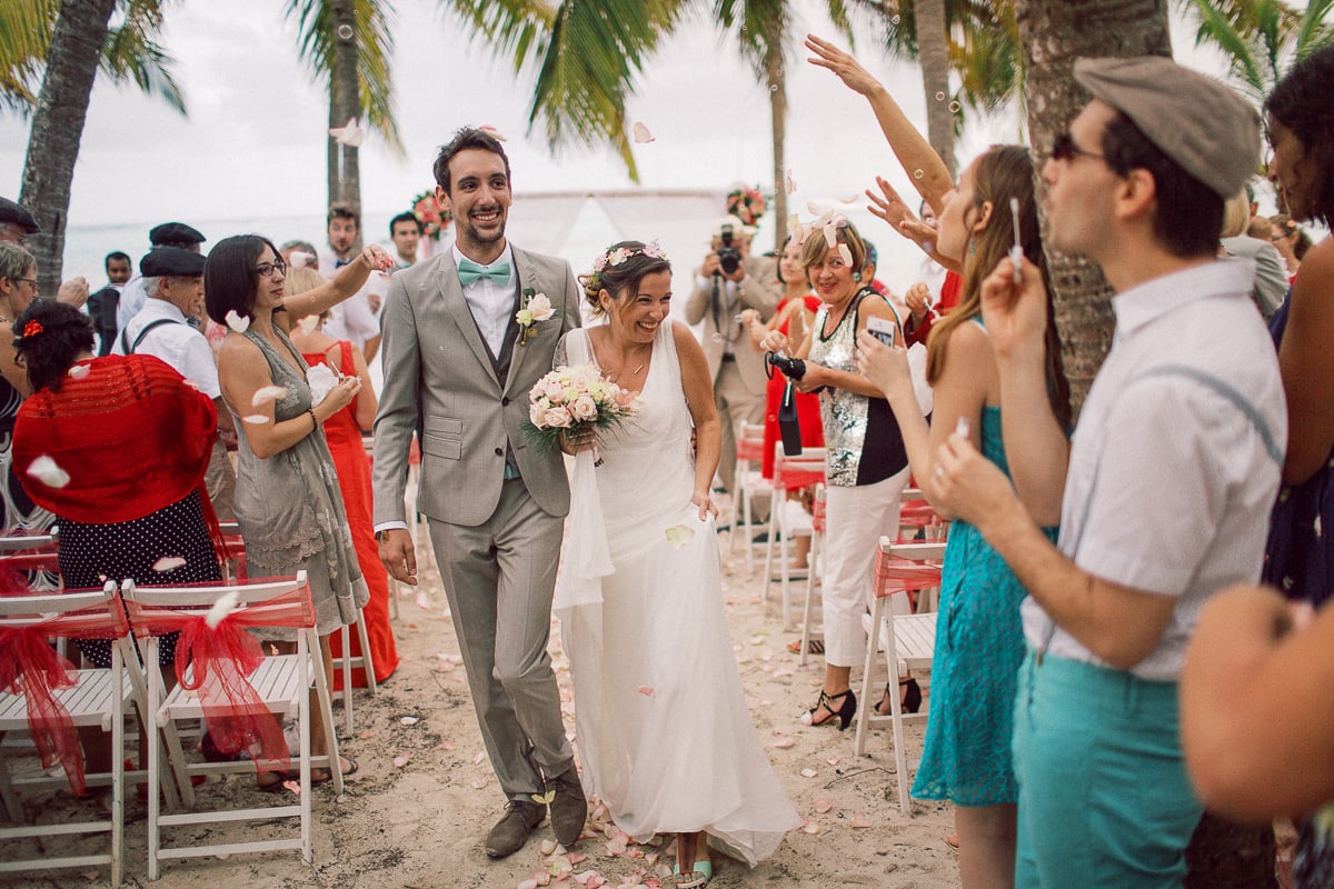 Wedding ceremony in Guadeloupe at Sainte Anne by the photographer Sylvain Bouzat.
