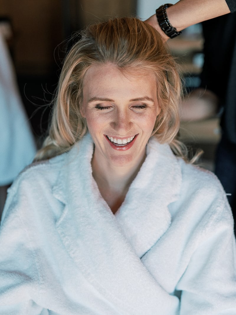 Wedding preparations in Megeve at the Hotel Alpaga by the photographer Sylvain Bouzat.