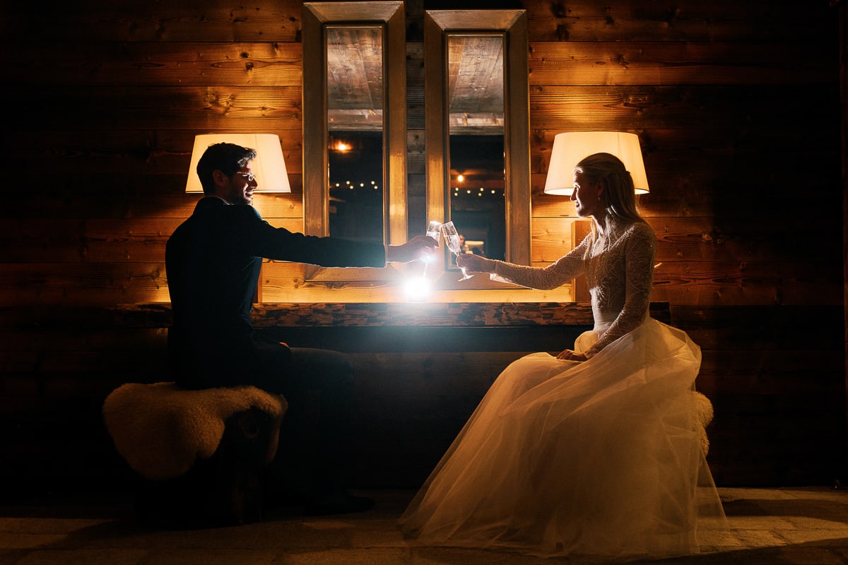 Evening during the wedding in Megeve at the Hotel Alpaga by the photographer Sylvain Bouzat.