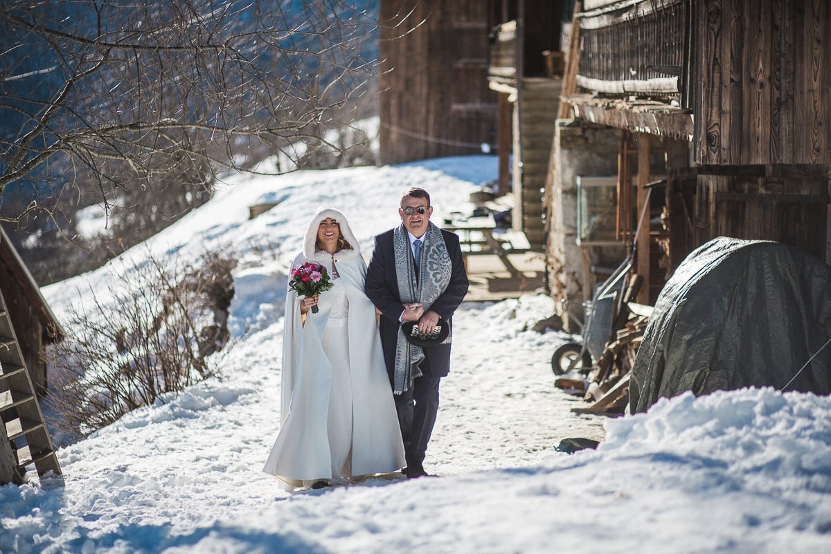 La cérémonie pendant un mariage à la montagne par le photographe Sylvain Bouzat.