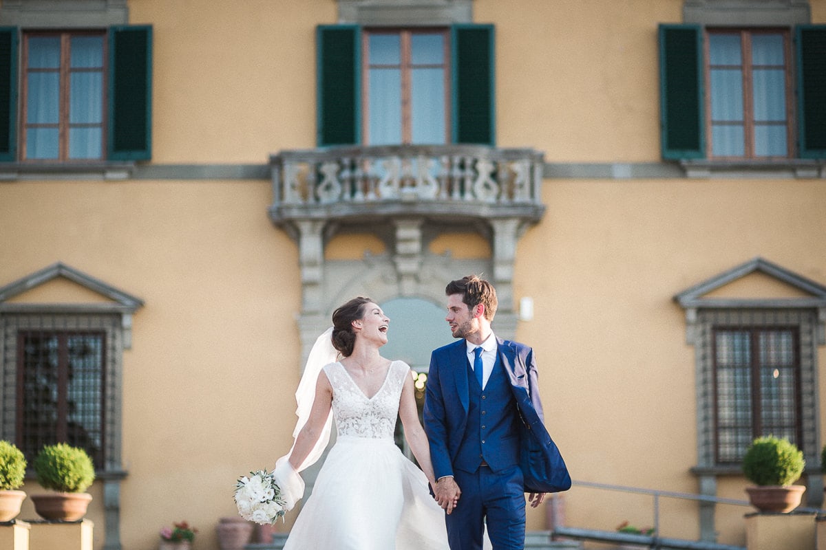Pictures of couple at the wedding in Tuscany at Villa Castelletti in Florence by the photographer Sylvain Bouzat.