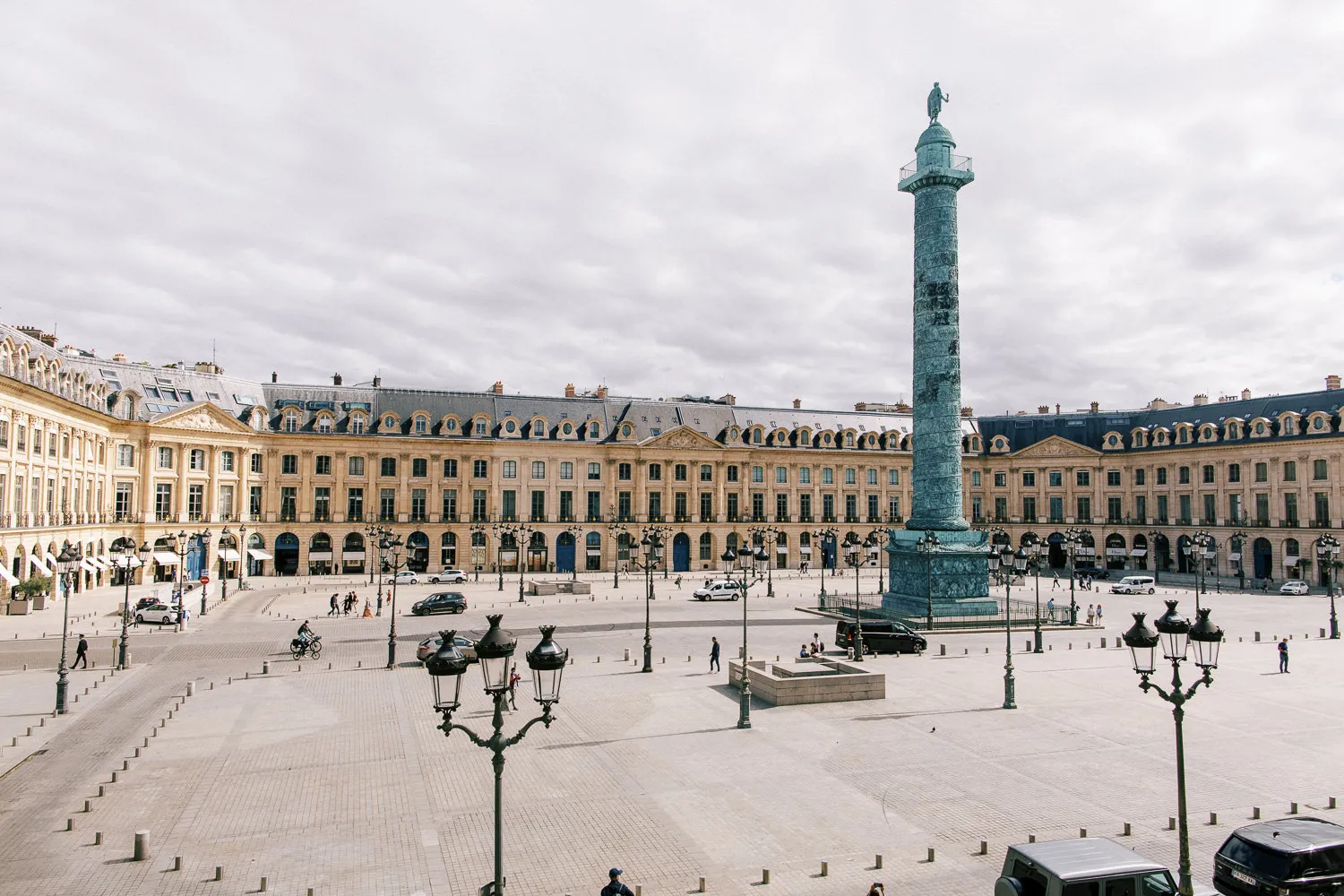 Panoramic view of Place Vendôme in Paris with the Vendôme Column - iconic photo by Wedding photographer Ritz Paris. Photographe mariage Ritz Paris