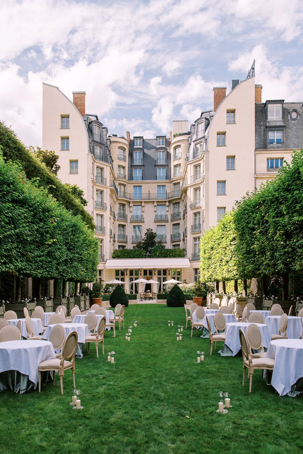 Elegant outdoor wedding reception setup in the beautiful garden of the Ritz Paris - photo by Wedding photographer Ritz Paris.