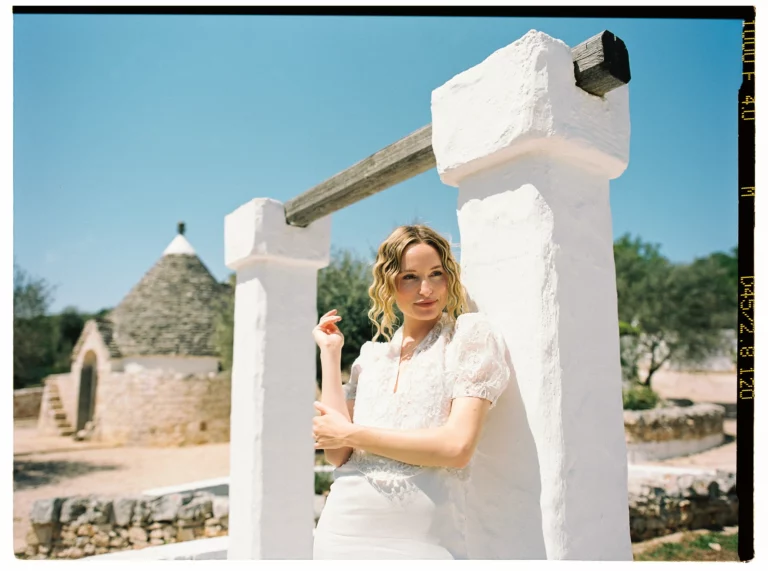 10-best-editorial-wedding-photos-bride-puglia-lace-dress-mediterranean
