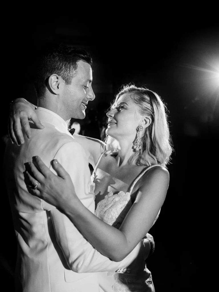 Black and white first dance by a French wedding photographer in a luxury ballroom setting.