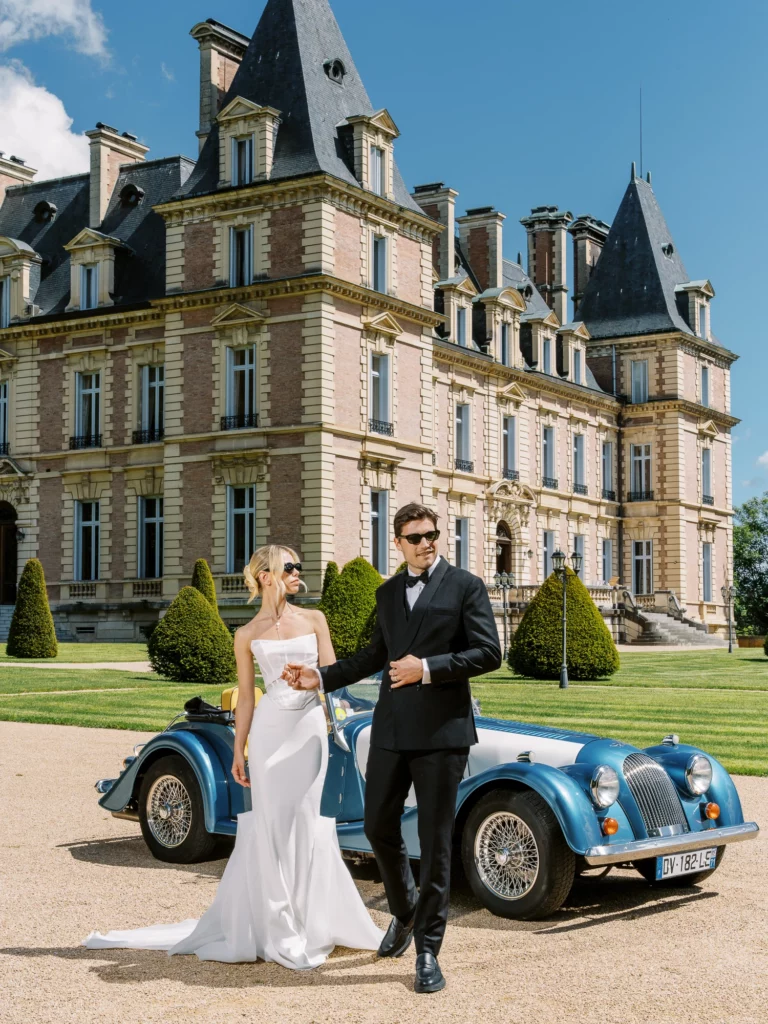 14-best-editorial-wedding-photos-bride-groom-luxury-chateau-car