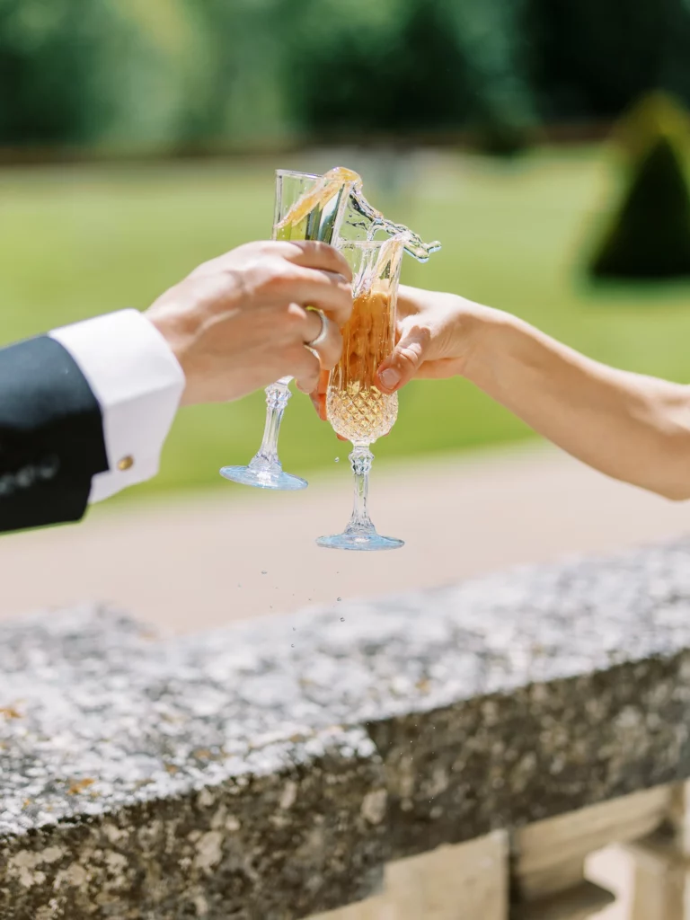 24-best-editorial-wedding-photos-celebration-toast-champagne-splash