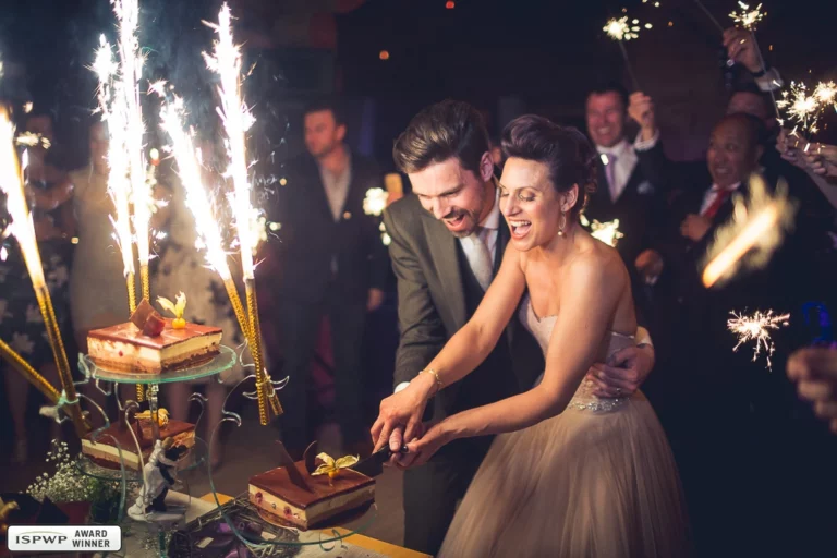 30-awards-wedding-photographer-cake-cutting
