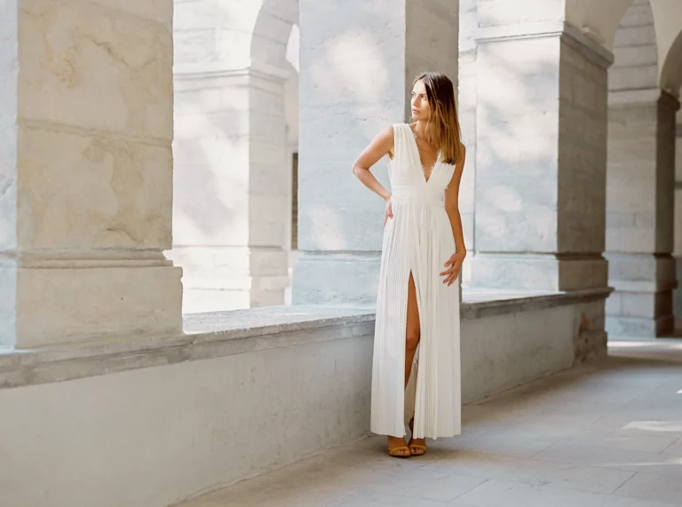 32-best-editorial-wedding-photos-bride-pleated-dress-historic-architecture