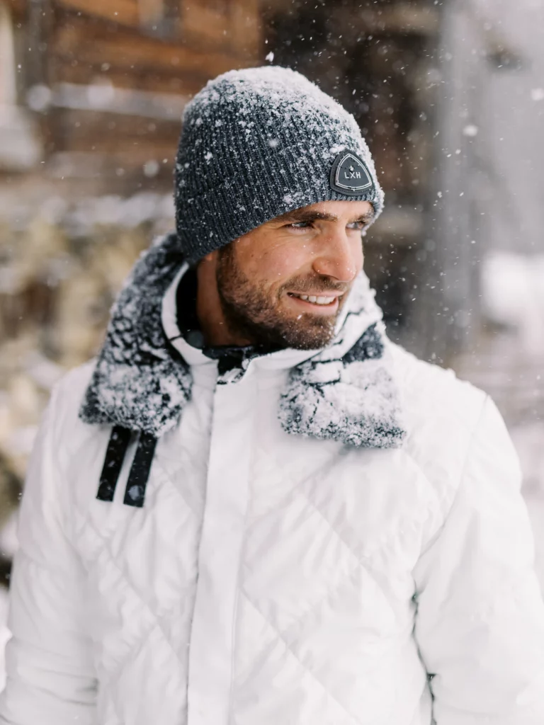 37-best-editorial-wedding-photos-winter-lifestyle-man-portrait-snow