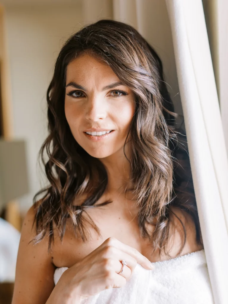 42-best-editorial-wedding-photos-bride-portrait-getting-ready-elegant
