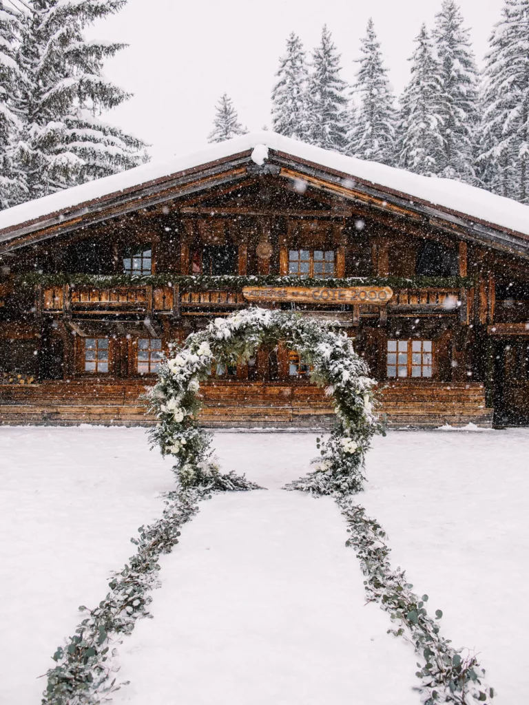43-best-editorial-wedding-photos-winter-mountain-ceremony-chalet