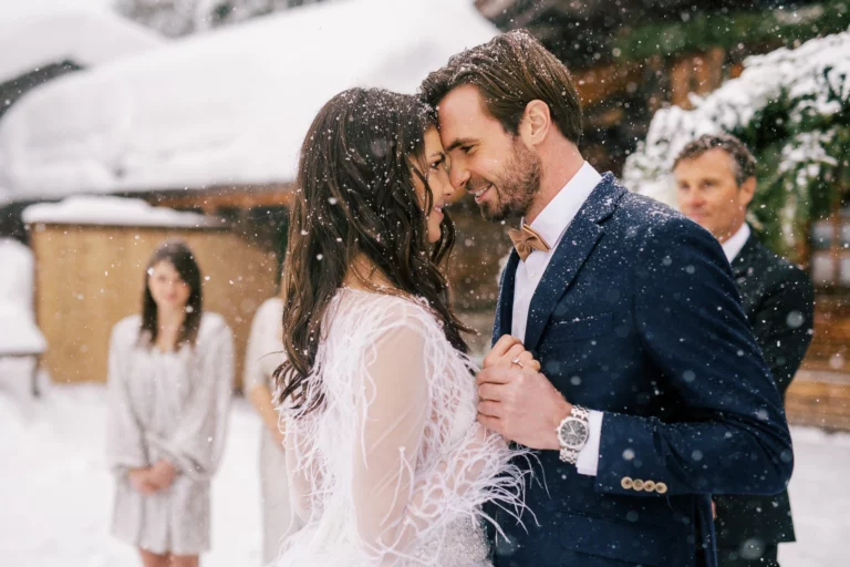 44-best-editorial-wedding-photos-winter-outdoor-romantic-snow