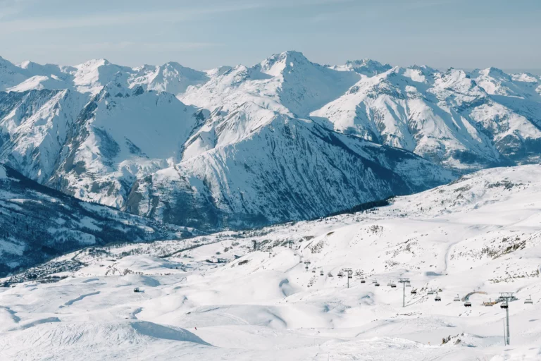 56-best-editorial-wedding-photos-snowy-mountains-ski-resort-alps