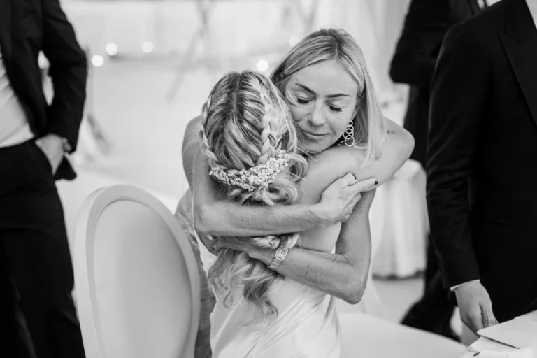 Emotional embrace between bride and mother captured by a french wedding photographer wedding photographer.