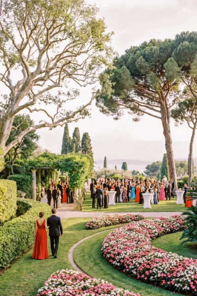 Luxury garden cocktail reception in France captured by a French wedding photographer.