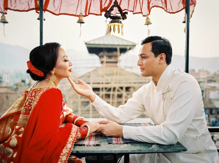 66-best-editorial-wedding-photos-nepalese-couple-kathmandu-rooftop-sari