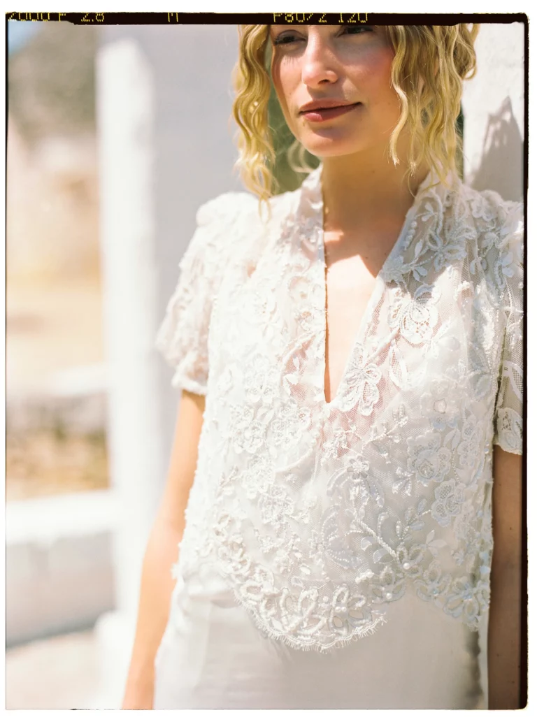9-best-editorial-wedding-photos-lace-bridal-gown-portrait