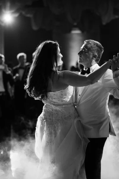 Elegant first dance in black and white by a French wedding photographer in a luxury ballroom.
