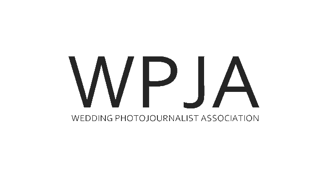 Logo officiel de la WPJA pour un photographe de mariage français spécialisé dans le photojournalisme de luxe à l'étranger.