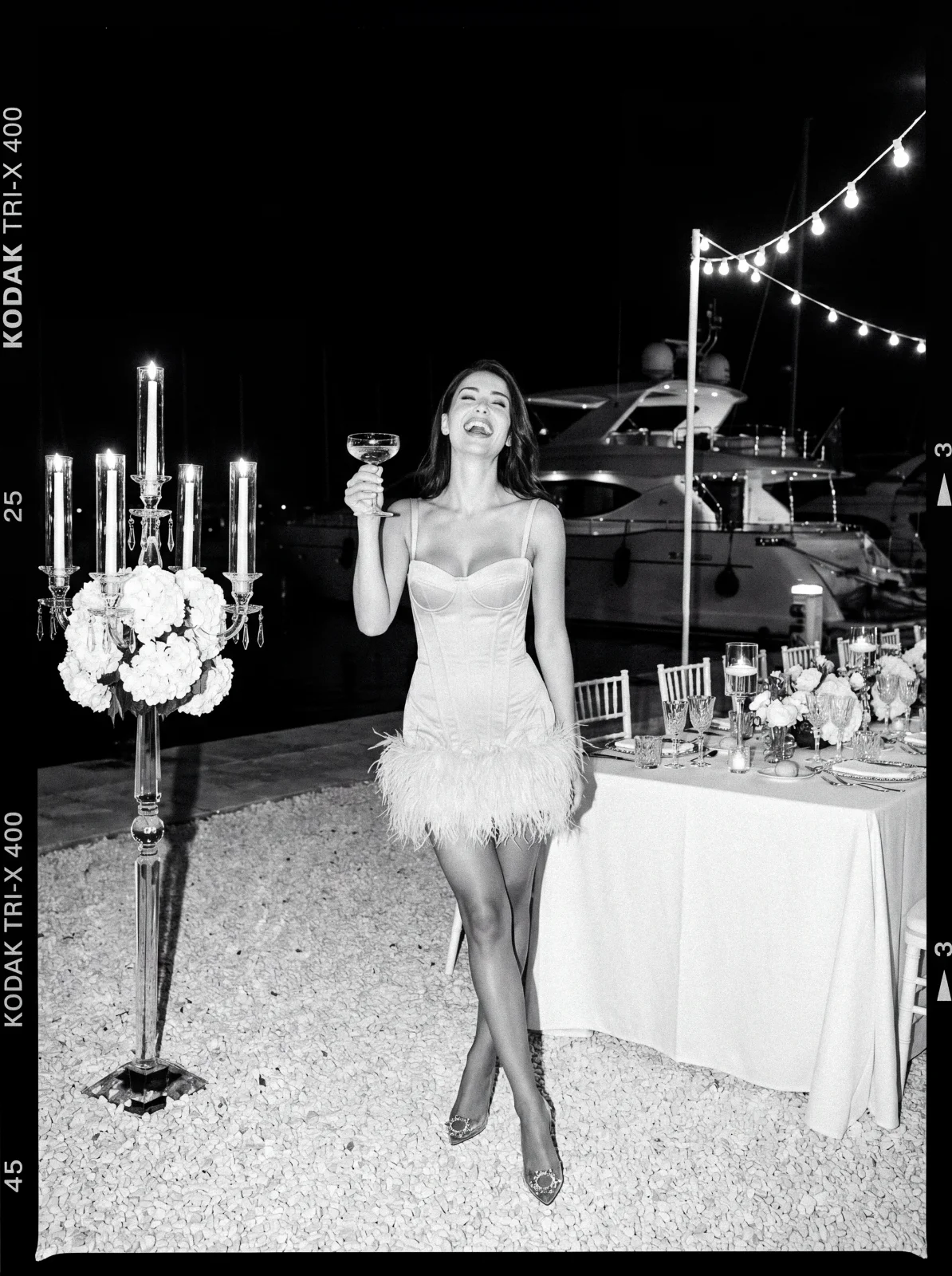 Soirée de mariage exclusive sur un quai avec yacht, photos de mariage Monaco.